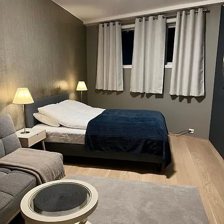 Koselig Byleilighet Sor I Sentrum Av Tromso. 아파트