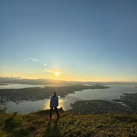 Koselig Byleilighet Sor I Sentrum Av Tromso. トロムソ