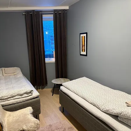 Koselig Byleilighet Sor I Sentrum Av Tromso. شقة