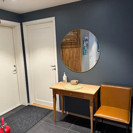 Koselig Byleilighet Sor I Sentrum Av Tromso. דירה